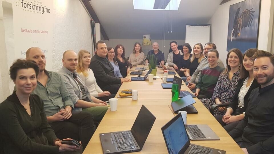 – Hele den fantastiske gjengen i forskning.no har gjort det mulig å vinne denne prisen! sa redaktør Nina Kristiansen og skrøt høylytt av medarbeiderne sine da hun mottok Fagpresseprisen onsdag. (Foto: Nina Kristiansen).