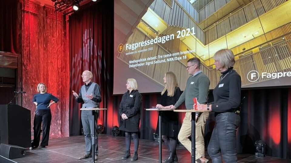 Debatt om uavhengig journalistikk i organisasjonene, fra venstre debattleder Sigrid Sollund, NRK; Arne Jensen, NR; forbundsleder Vigdis Mathisen, Finansforbundet; Håvard S. Andersen, NJFF og Anne Hafstad, Sykepleien. (Foto: BN).
