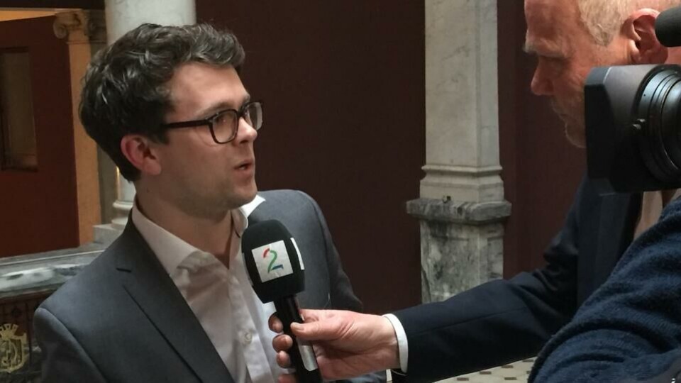 Vegard Venli, Kommunal Rapport, vant Den store journalistprisen i 2016. Prisen ble delt med Anders Fjelberg og Tomm W. Christiansen i Dagbladet. Her blir Venli intervjuet av TV2s Nils Gunnar Lie rett etter prisutdelingen. (Foto: BN).