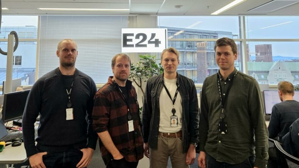 Utdanning og E24 har samarbeidet tett om å lage journalistikk om barnehagesalg for millioner av kroner. Her er de fotografert i E24s redaksjonslokaler, fra venstre journalistene Geir Molnes og Jørgen Jelstad, Utdanning; og Hans Jordheim, E24, og helt til høyre redaksjonssjef Steinar Breivik, E24. (Foto: Privat).