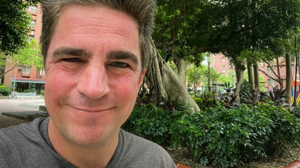 Kristoffer Rønneberg er utenriksjournalist i Aftenposten. Han har Kina, Øst-Asia og USA som viktigste arbeidsområder. Han er også programleder i Aftenpodden USA og mye brukt gjest i Forklart. (Foto: Privat).